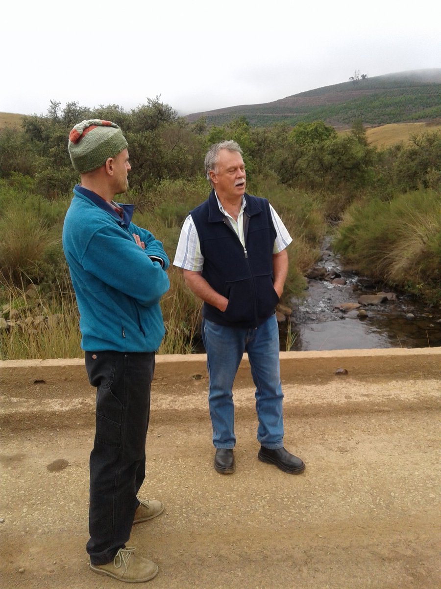 reuben_DrT's tweet image. Dave @YorkTimbers with Jan @AWARD_RSA at the #BlydeRiver monitoring points. #sass5  #riverhealthprogramme