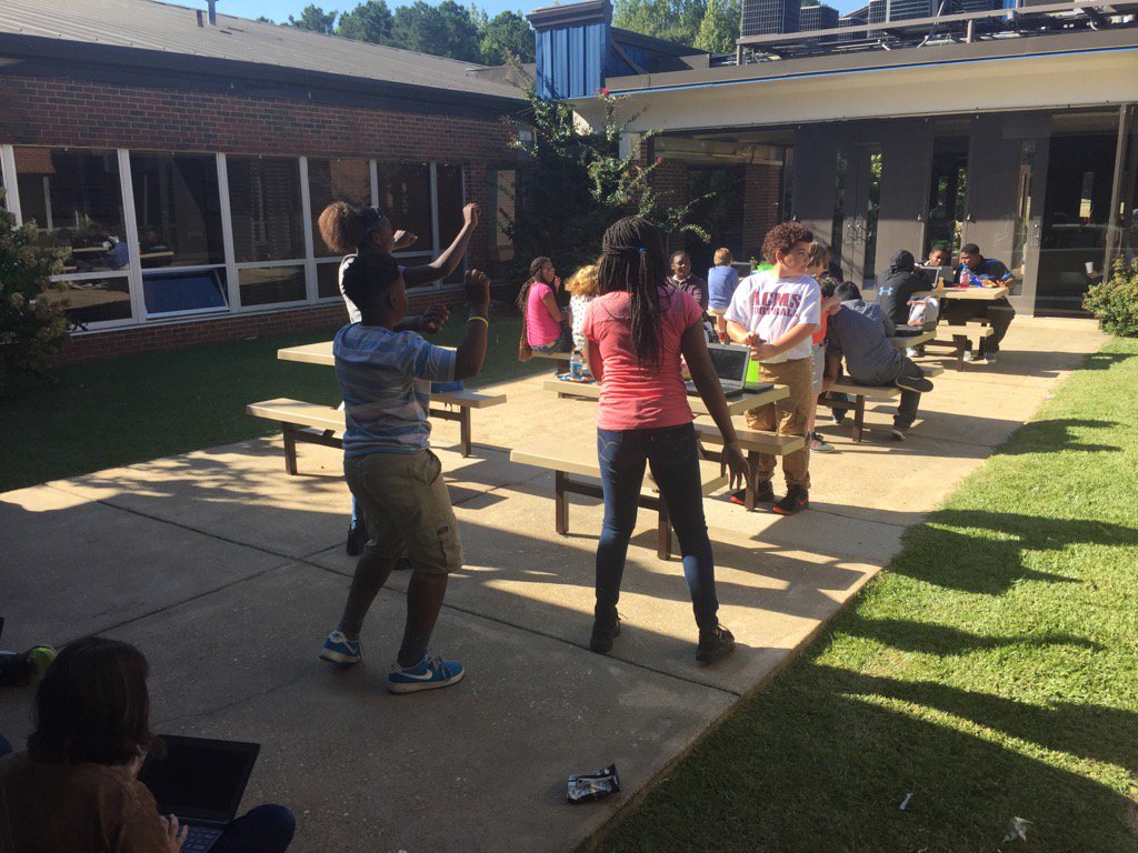 Andy_Caves's tweet photo. Radney students are enjoying our new snack and recess schedule. 🎶🎶🎶 https://t.co/3xJDVS1hjQ