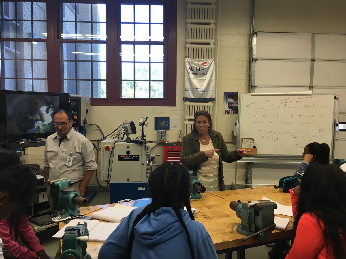 MfgRenChicago's tweet photo. @SSadlowskiGarza addressing students from the #ManufacturingConnect program @AustinPolytech #Austin #manufacturing #education #jobs https://t.co/CaljqRSBTI