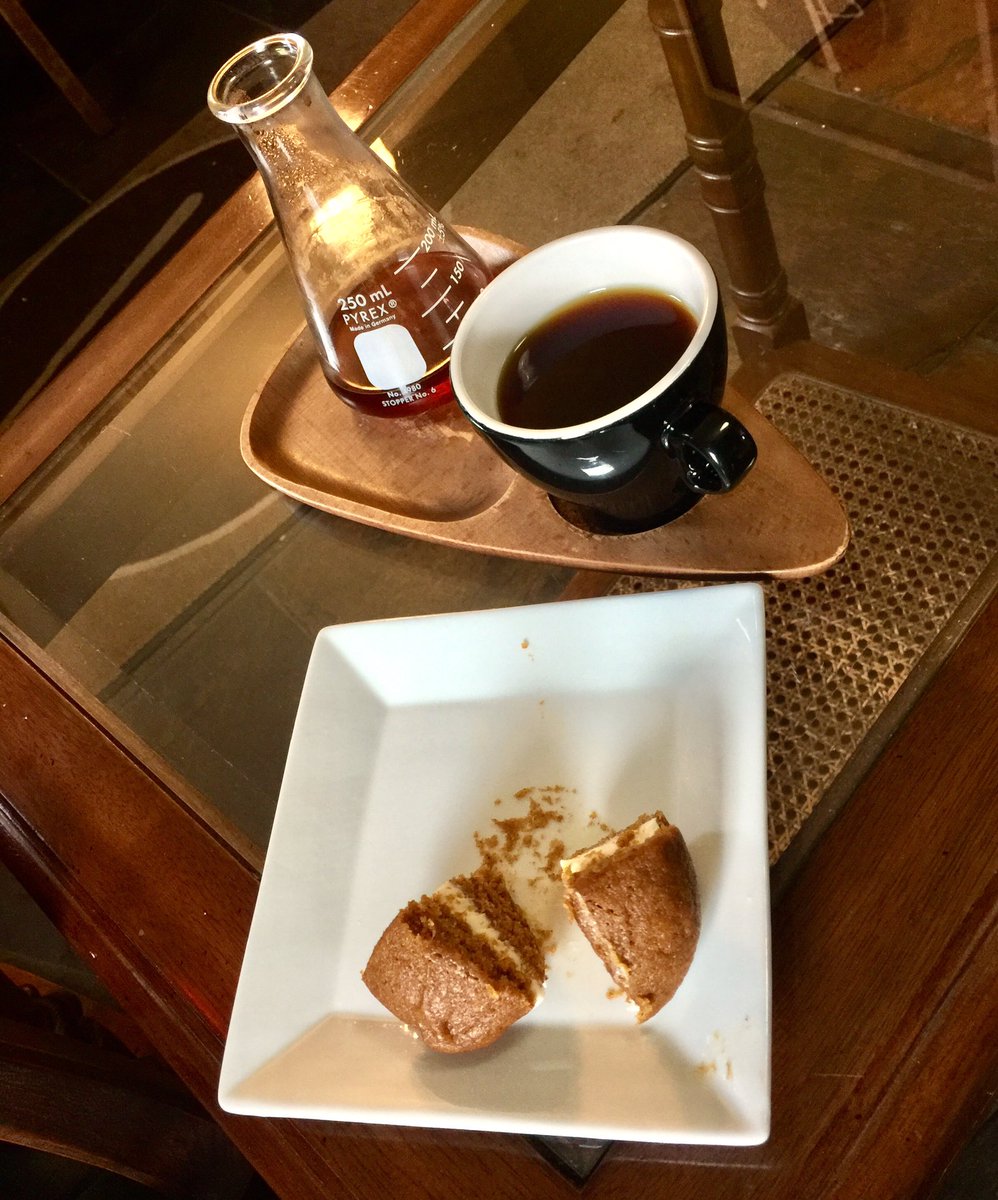 KellyLurtz's tweet photo. Oh my ~ Pumpkin Whoopie Pie!
@VBChocolatebar @VBCoffee_Bakery https://t.co/xTQ8ITlSj4