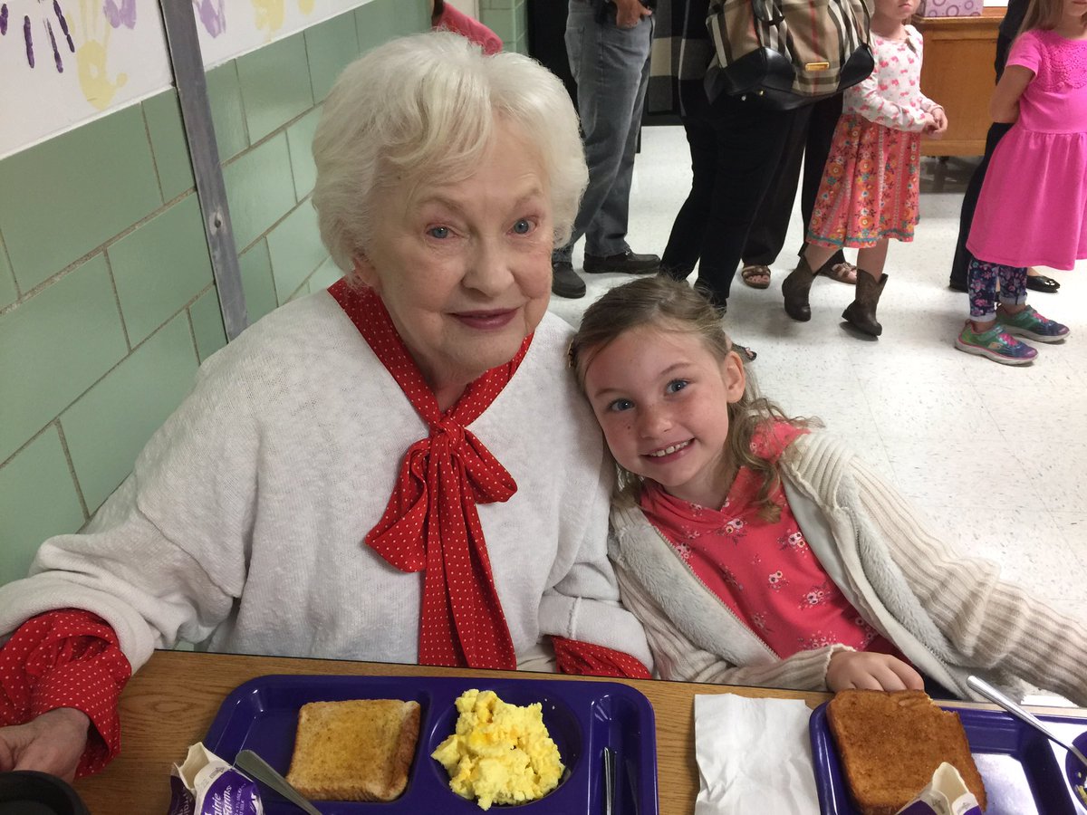 M19_MES's tweet image. Nearly 250 guests at our Kindergarten grandparent breakfast! We are so fortunate to have such involved families!