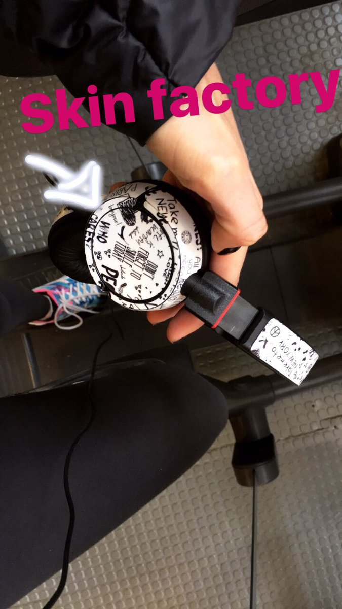 Muy lista para entrenar con mis auriculares tuneados x <a href="/skinfactoryAR/">Skin Factory</a> 🎧🎧🎧🎧🎧