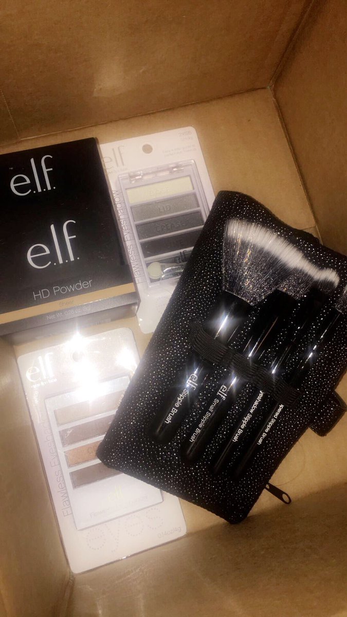 chavezmaria0027's tweet image. My new Set came in Thank You @elfcosmetics  can't wait to try these beauties #hdpowder #smokeyeyeshadow #beautifulbrowneyeshadow #brushes
