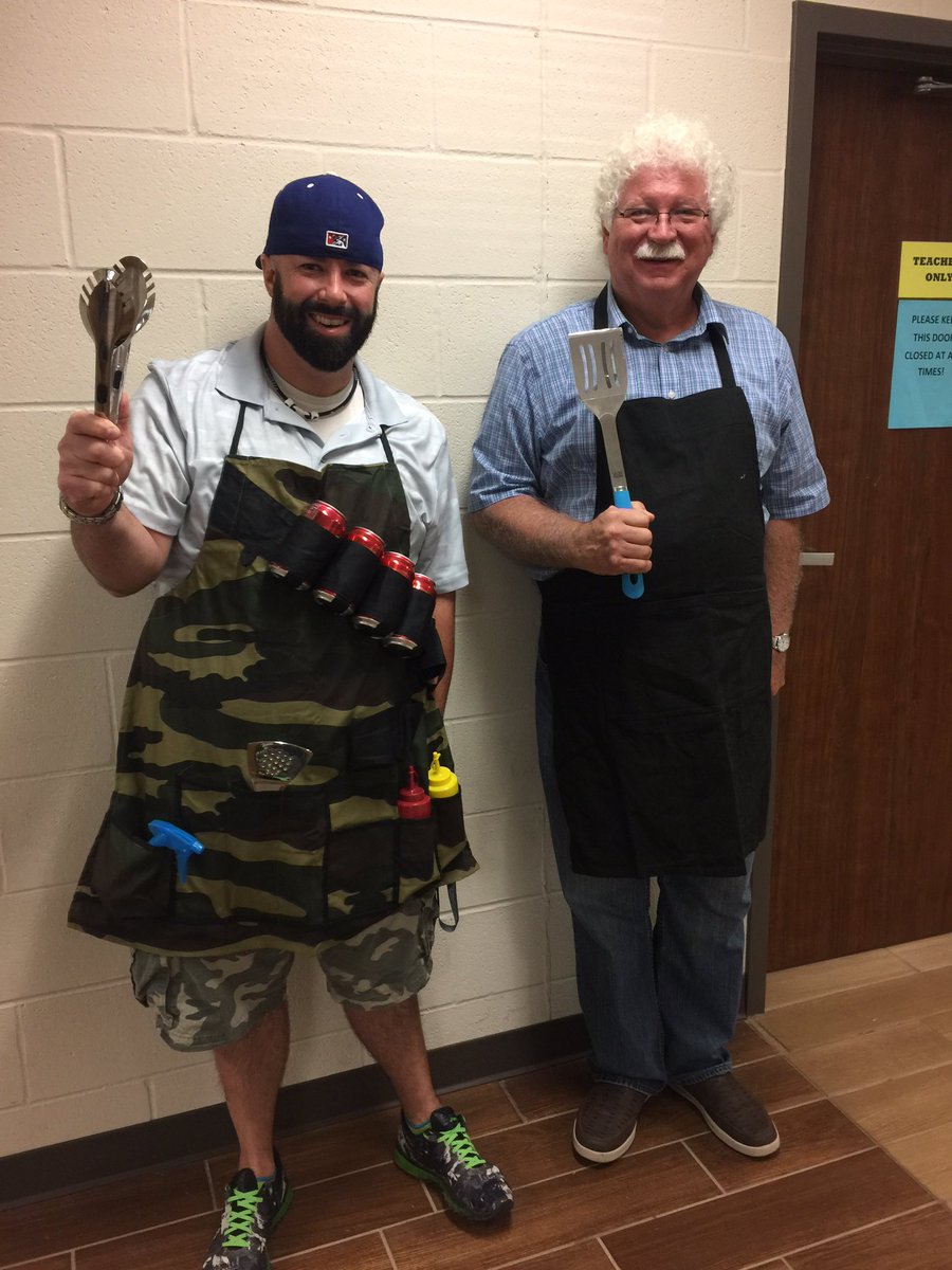 451Flame's tweet photo. @DuncanHighOK Love to see our Ts' spirit on Homecoming week: BBQ dad! #dpsf #OklaEd https://t.co/CJ5o9T5or5