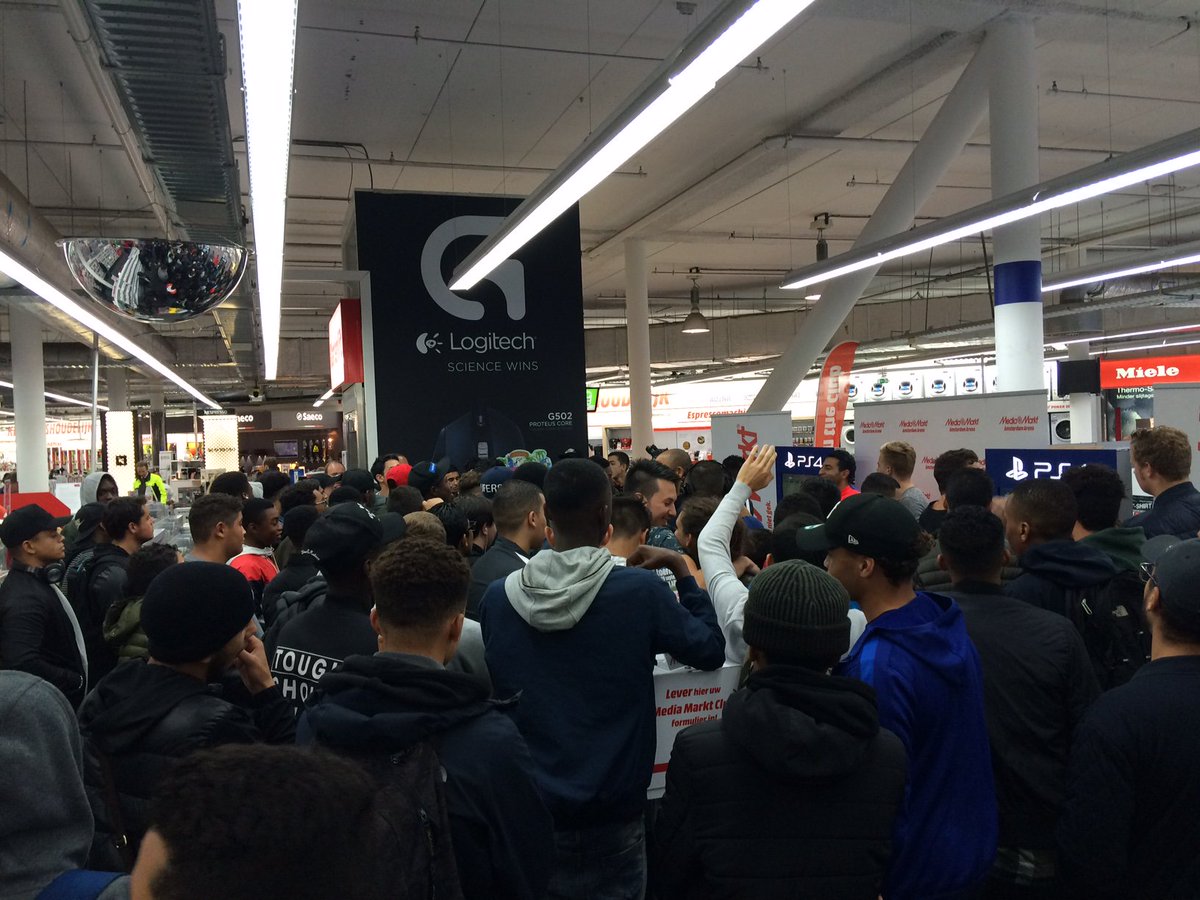 Mediamarkt Arena De Fifa 17 Strijd Tegen Touzani7 En Fifalosophy Is Losgebarsten Mmfifa17 Mediamarkt Amsterdam Arena Fifawedstrijd Finale Ps4 T Co Xtfkthvxam