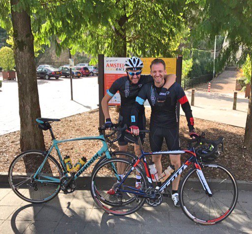 FietscafeVburg's tweet photo. Marc en Peter nemen het er nog even van #lus3 #fietsvrienden #septemberride https://t.co/FaeRNtUIoC
