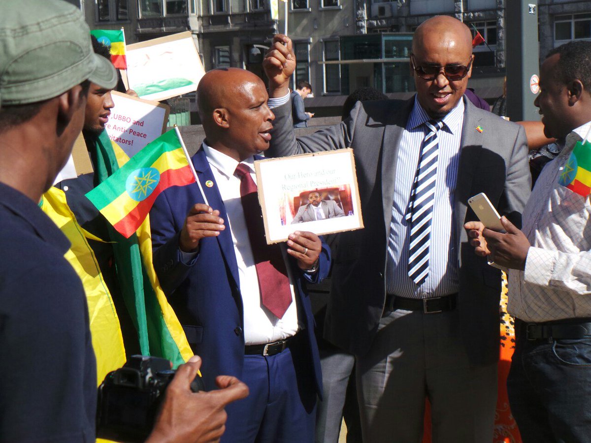 ETEmbassyBRU's tweet photo. Demonstration of Ethiopian Somali community in Brussels against Ginbot 7 &amp; ONLF, and in support of the Ethiopian Constitution and Federalism https://t.co/NLuiC4bMn1