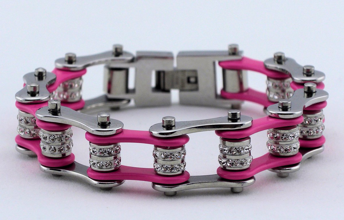 Biker_Patches's tweet photo. I've been taking pics of my new #biker #ChainBracelets I will add to my store soon, what you think? https://t.co/fyOQMHUGQc
