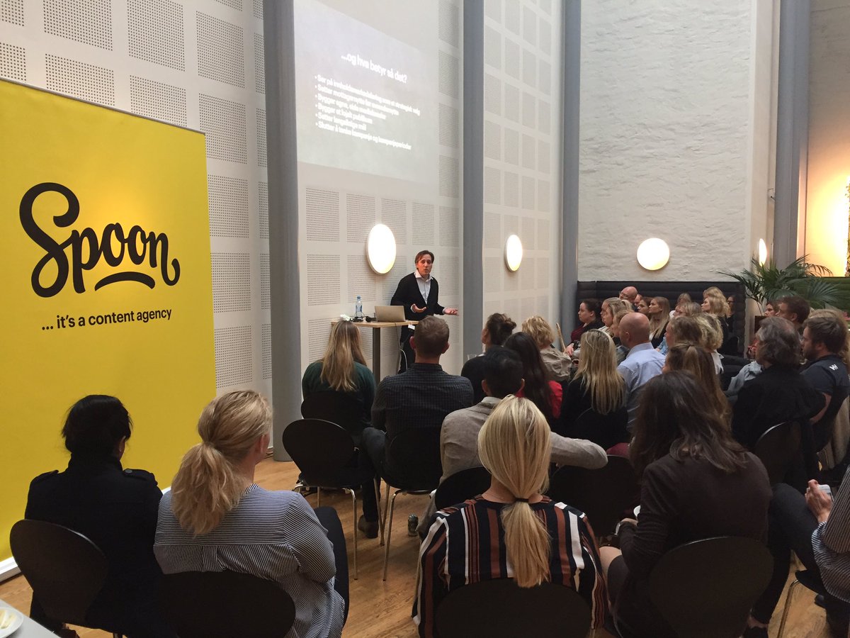 marteram's tweet photo. Masse fine folk på  #spoonacademy - etter jobben-treff om bevegelsen fra å tenke innhold som verktøy til innhold som kjerne. @spoon_content https://t.co/cMgpfnfvjd