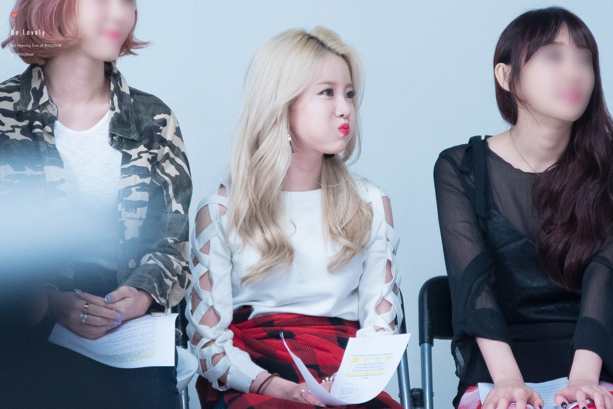 940928net's tweet photo. 160917 황이모TV #불독 #형은 직찍
#김형은 #BULLDOK #케이코닉 #hyeongeun #kimhyeongeun #프로듀스101 #PRODUCE101

https://t.co/nSWvDjWRqm
https://t.co/owZDvME7Ny https://t.co/kc8YjExCNP