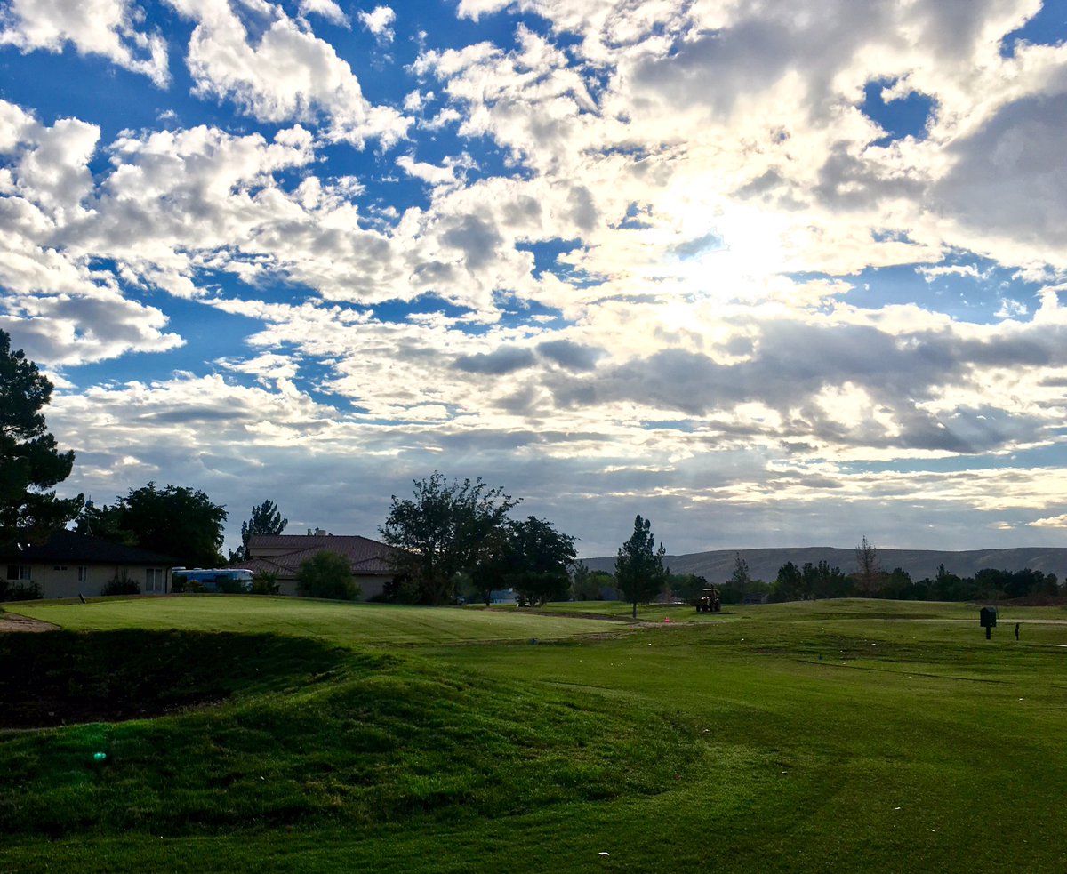 NeilEconomy's tweet photo. Does anybody recognize this @Bloomington_CC_  hole?   @sunrivergolf @BelongAtBCC https://t.co/fFMMqv50Yf