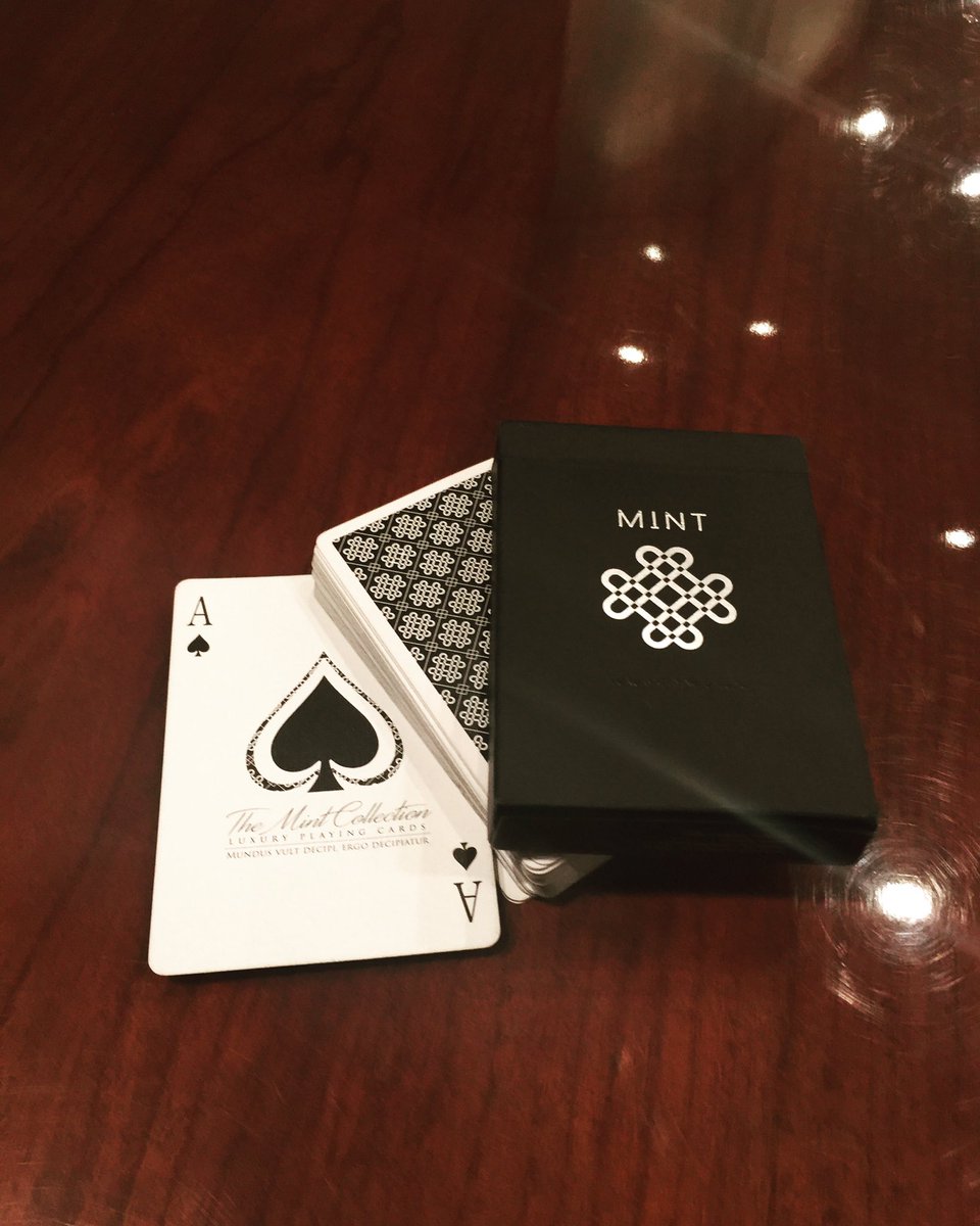 austins_magic's tweet photo. Bright lights.
#cardporn #magic #cardistry https://t.co/WqXN07mbE2