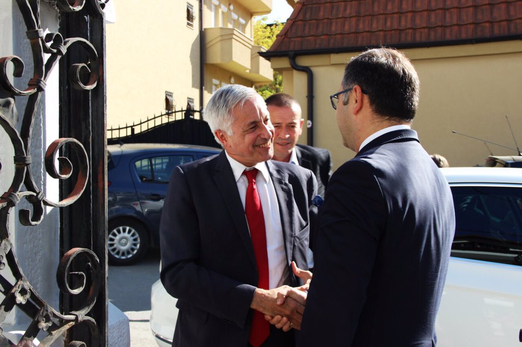 besnik_tahiri's tweet photo. With several mayors part of LocGov Academy thanked Ambassador of @OSCEKosovo for his contribution to democratization https://t.co/Ao6riK1OCg