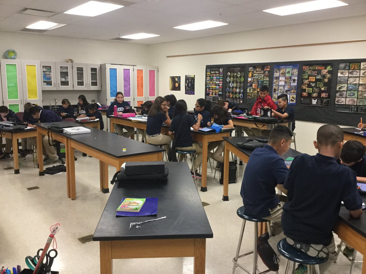 MrWagsClass's tweet photo. Student collaboration is on point during the lunchroom fight activity! #engagefms https://t.co/PZkgL8xerd