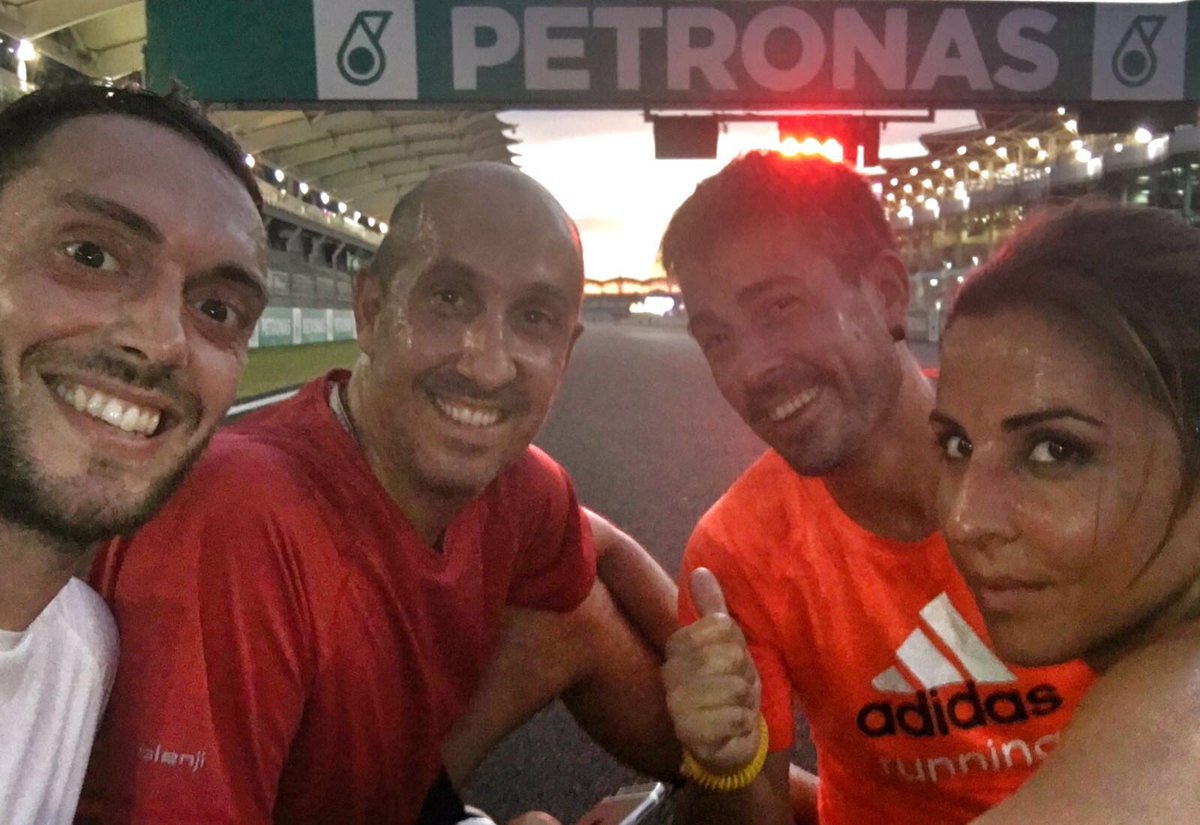 Noemidemiguel's tweet photo. Tampoco tenemos tan mala cara, no? 😂😂😂 @movistar_F1 @vianaiker @davidnayah @Pablinhijo 🤘🏼🌅💪🏽🏅 #MalaysiaGP #runthatcircuit #runthatlap https://t.co/aMsOLzXx1x