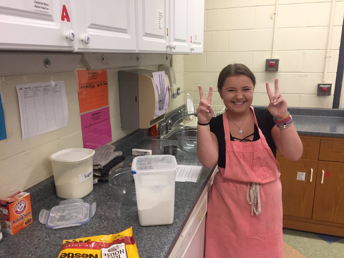 SCSD_HSE's tweet photo. Mrs. Fettinger's baking class getting the chocolate chip batter ready!! https://t.co/UJmpC0tjsS