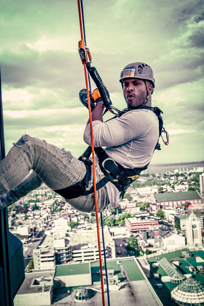 MrRickyWhittle's tweet photo. I can't take a serious photo even when I'm hangin 350ft from a building💁🏾‍♂️ check out bigbrothersbigsisters.ca https://t.co/PQPwbcvYMa
