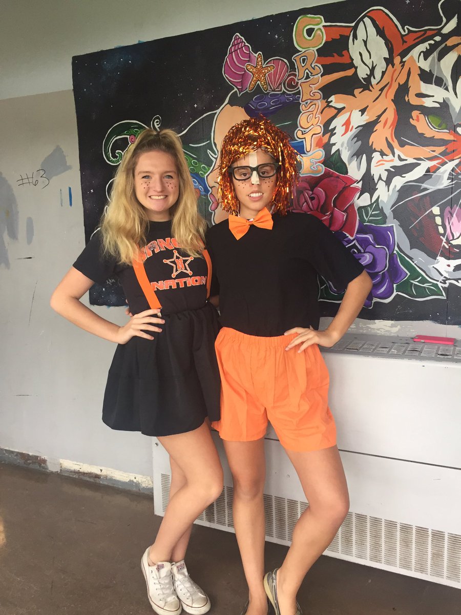 WlbySouthPride's tweet photo. cute nerdy couple today!! #northnerd #gosouth #bakersdozen #rebelpride https://t.co/qkjxRnup1P