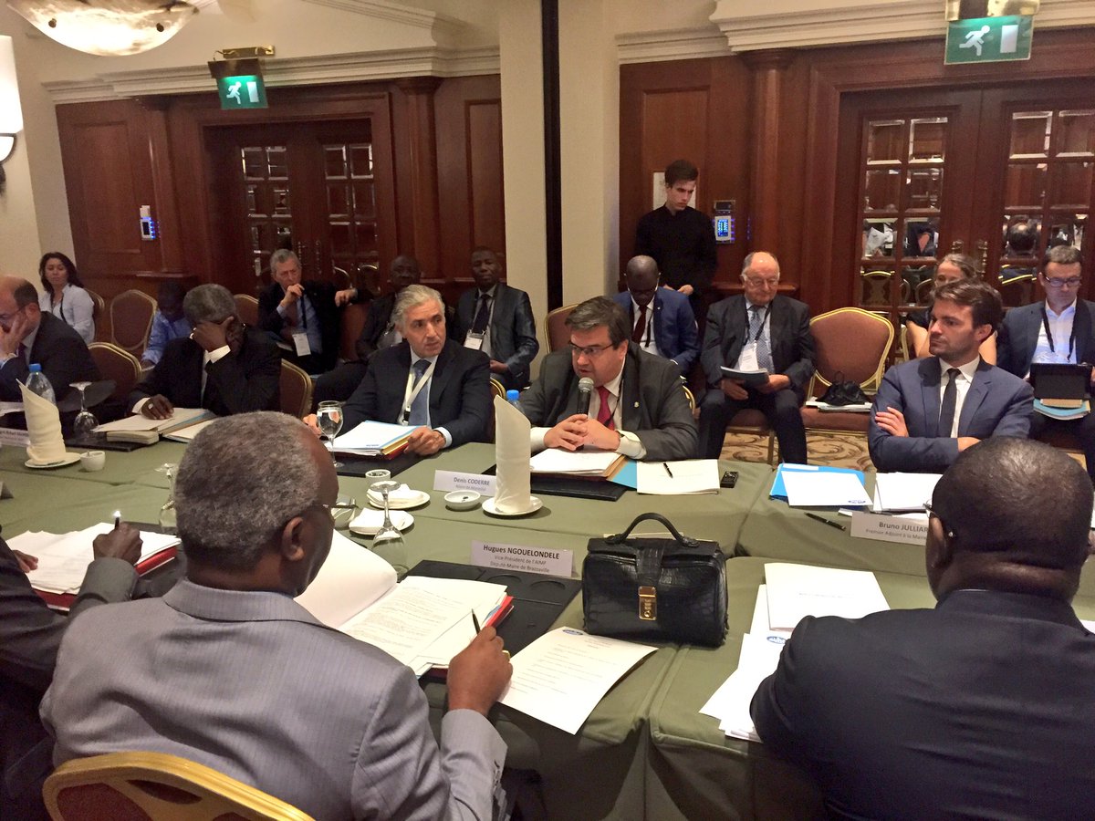 HowardLiebman's tweet photo. Maire #Montreal @DenisCoderre présente travaux Commission #VivreEnsemble au bureau exécutif @AIMFrancophones #AIMF2016 #diplomatieurbaine https://t.co/BLLuiI2znG