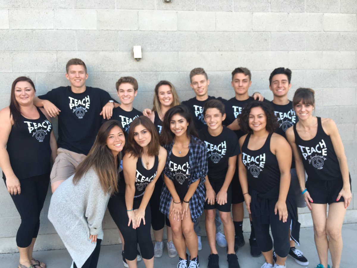 CHSLeadership1's tweet photo. Let's #teachpeace #Leadership2016 https://t.co/CQPDiZOFbI