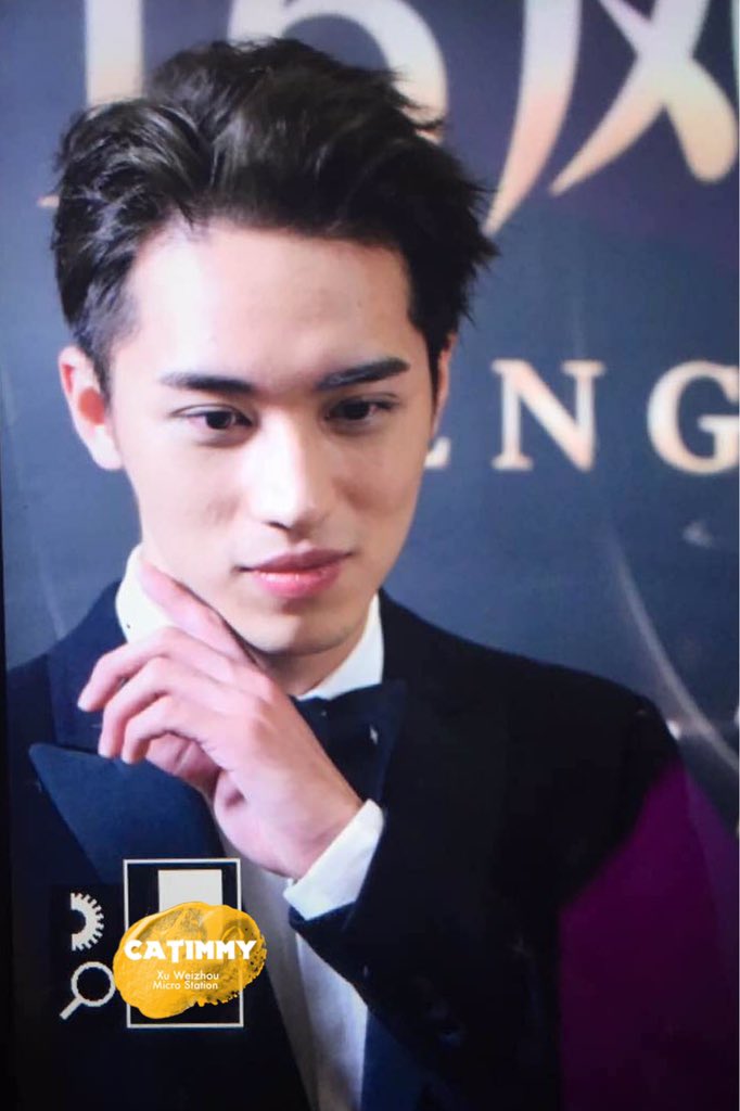 CaTimmy_MicroST's tweet photo. 160929 Phoenix Fashion @BJ#许魏洲 #TimmyXu #weizhou #โจวโจว #주주 #허위주 #สวี่เว่ยโจว https://t.co/yrw9wgr0iS