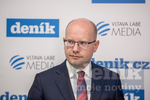 OpavskyDenik's tweet photo. Bohuslav Sobotka: "200 tisíc míst se vytvořilo v Praze i v regionech. To, co potřebujeme, jsou dobré vzdělávací možnosti."
#debatadenik https://t.co/YmVYbdQujk