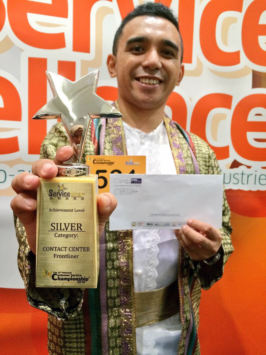 Erich hold the trophy! 🏆 Thank you Blibli Lovers for all your support and for being our #HappyCustomerBlibli #CSChampionship2016