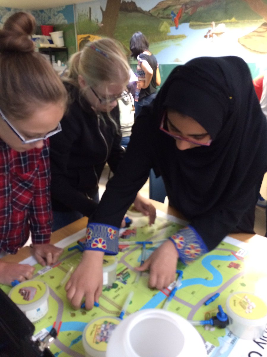 St Teilo's Science tweet media