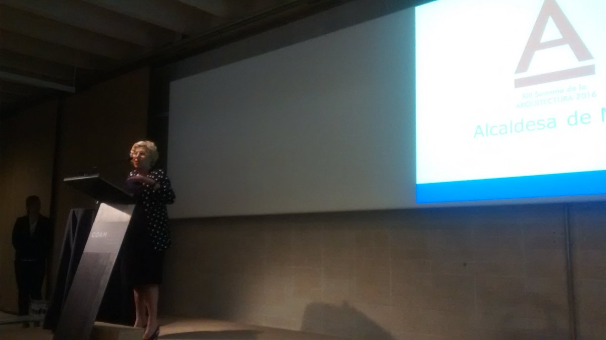 josemanuel_co's tweet photo. .@ManuelaCarmena abre la Semana dela Arquitectura con un guiño a los arquitectos "la ciudad necesita que la dibujen" https://t.co/PO8VBWNUBC