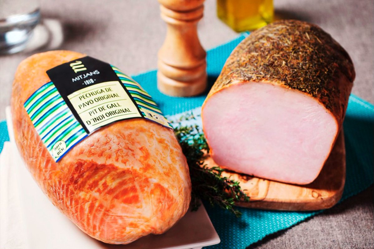 Nuestro #pavo es BAJO en sal y grasa y sin lactosa, gluten, féculas, proteínas añadidas o colorantes. Sólo pavo bit.ly/1LYix5H