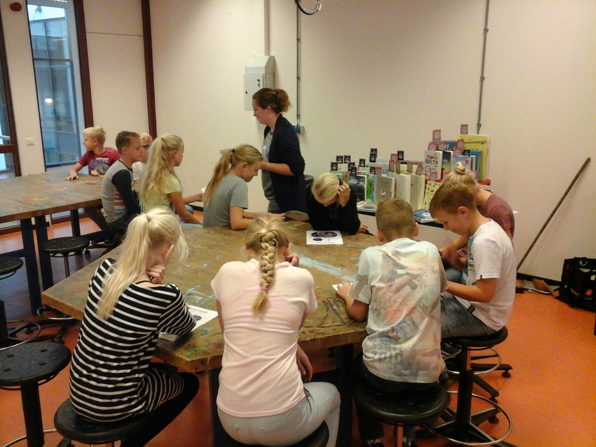 IKCSterrenschip's tweet photo. Nog meer #griffels en #penselen in groep 6 , 7 en 8. https://t.co/cqonD34j9U