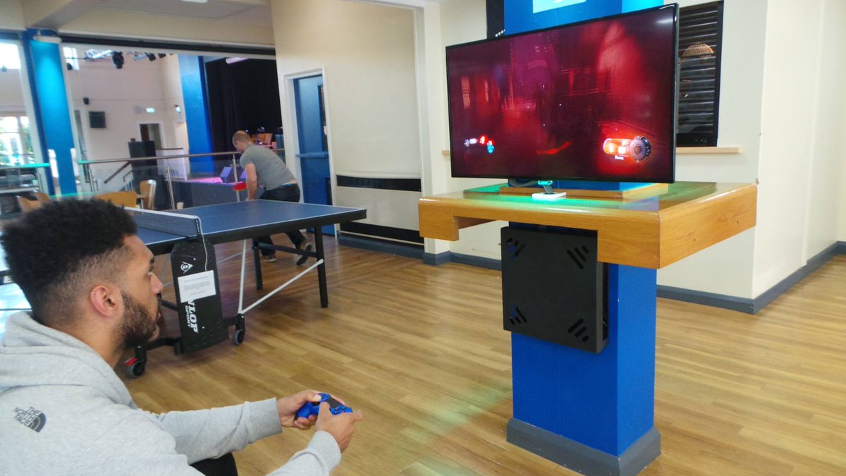 ---)>>>NEWS: #MMUC Student Zone Bar NOW OPEN MON-THURS 6PM TILL LATE  &amp; Game Consoles (Enquires for games+controlers Sportshall) #Retweet