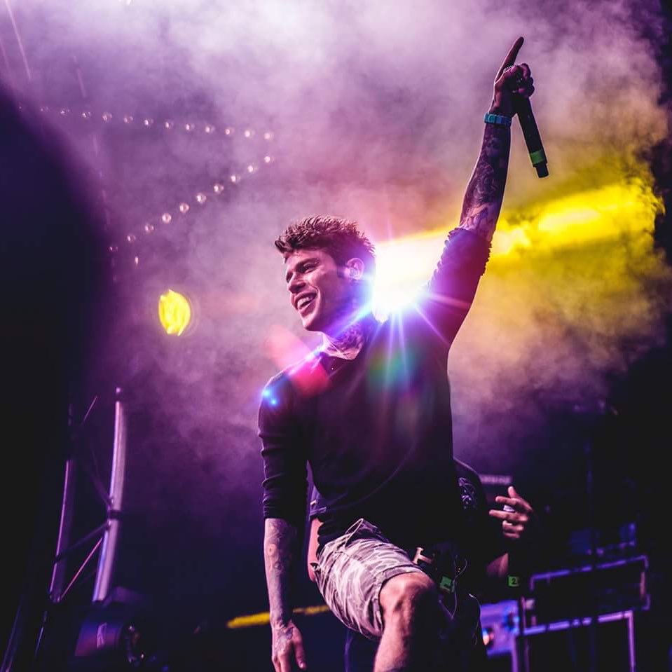 Alle 15 io ed Ax saremo a <a href="/rtl1025/">RTL 102.5</a> per parlare del nostro tour! Domani si potranno acquistare i biglietti ⚡️⚡️⚡️