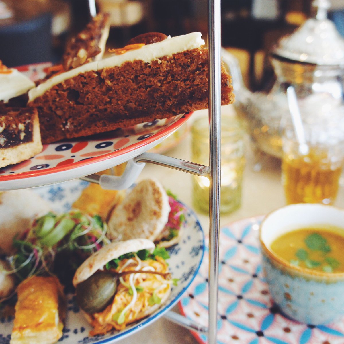 _MarrakeZ's tweet image. AFTERNOON TEA  ☕️ mix van hartig &amp;amp; zoet en een mix van engels &amp;amp; arabisch ✨ TIP! as zo LIVE JAZZ van 2-4 uur! Perfecte combi! #gezellig #live