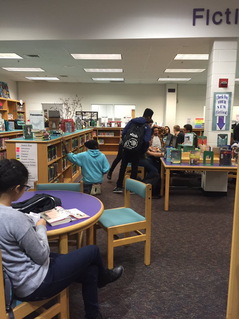 WoodsideLMC's tweet photo. Students love to hang out with us in the morning! https://t.co/UNfSpbLNNc