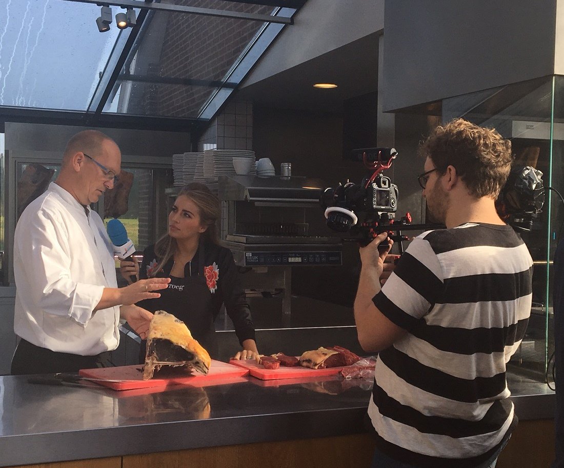 Onze Razende Reporter Shelly is weer onderweg voor #VBLH16! Neem een kijkje achter de schermen: bit.ly/1RNYf2x