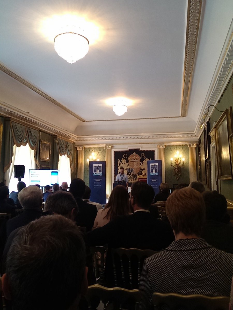 @piggypotapp saving money sounds great to us students! #pitchatpalace