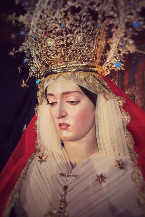 AuroraCoronada's tweet photo. Los jueves en Granada son sinónimo de AURORA, Reina y Madre del Albayzín. https://t.co/BzZ3bAl8vf