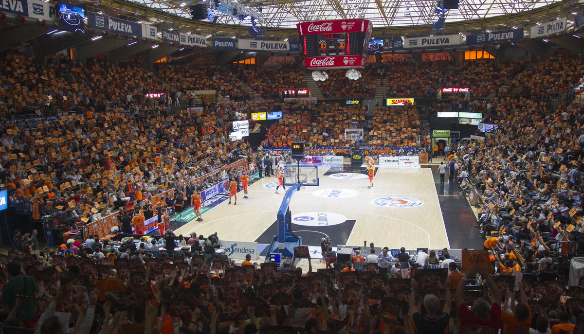 valenciabasket's tweet photo. CAS ➡ Lleno histórico en la Fonteta para comenzar la temporada
https://t.co/P3jw92s67R

#LaFontetaMola... ¡Y ESTÁ LLENA! 🙈 https://t.co/4elj26t0Vx