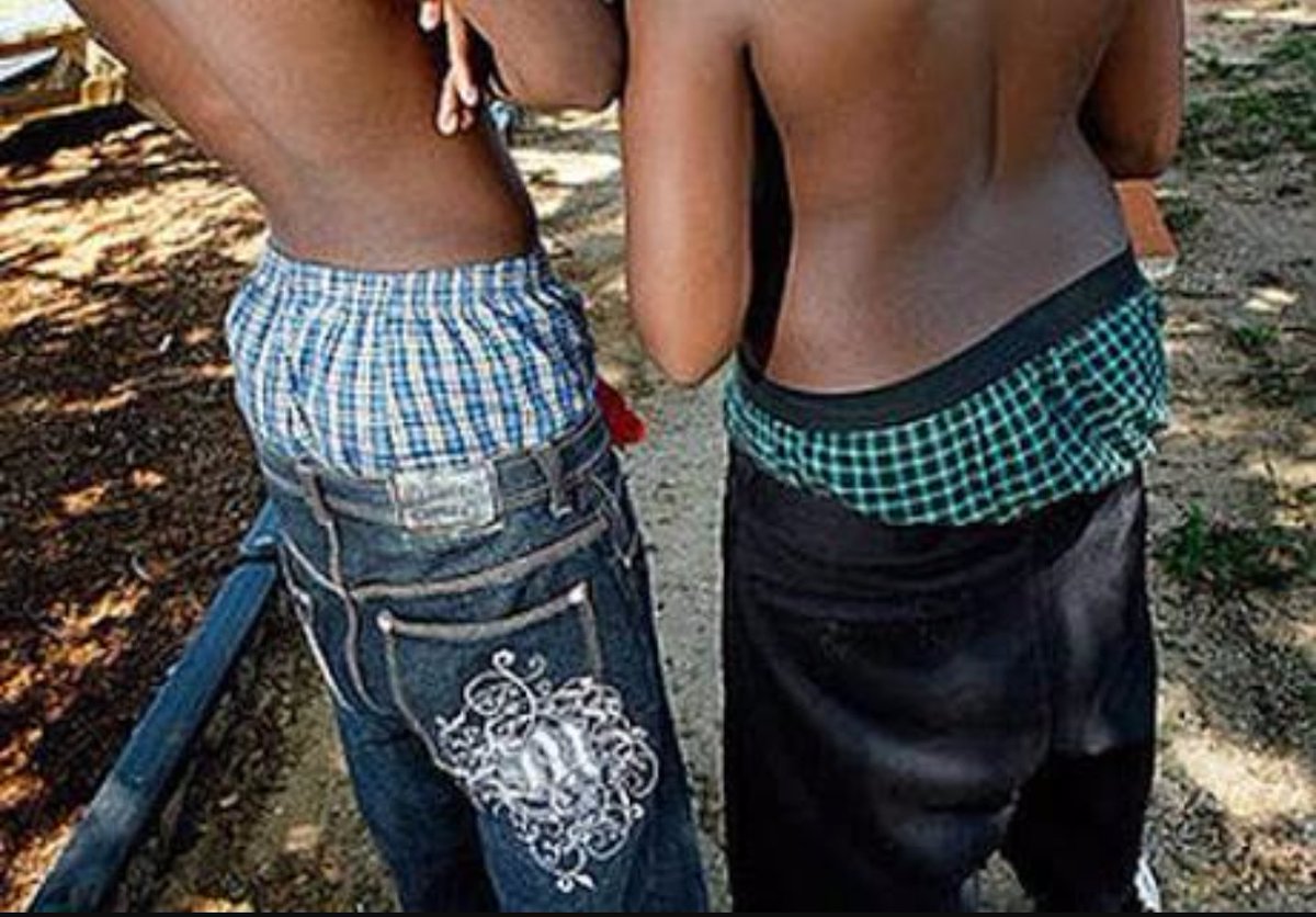 Net_Tertia's tweet photo. Who the hell started #PantsMustFall https://t.co/BUHj2bNB9N