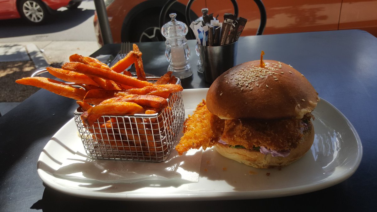 RyanRazzPearce's tweet photo. New #Review is up! #TheRazzReview went back 2 double check #ReviewPage #FoodReview #Burger #Food #ReviewMe
https://t.co/XMA2TS2N8j https://t.co/Vruldjo9at
