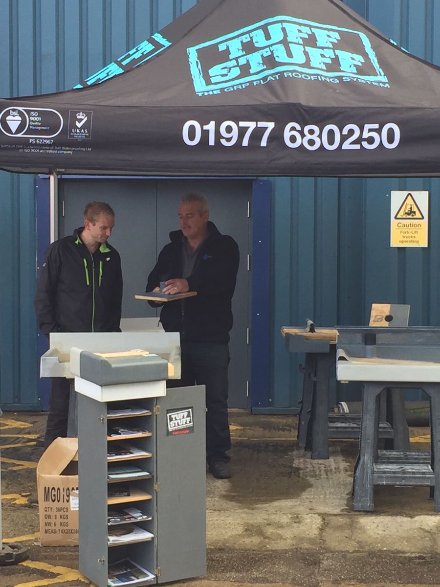 ROCKWOOLUK's tweet photo. Even the wind and rain won't stop us! A rather windy Demo morning at @Jewson Heeson, Norwich with @Tuffstuffgrp #Construction #Builders https://t.co/EhkstJTfEP