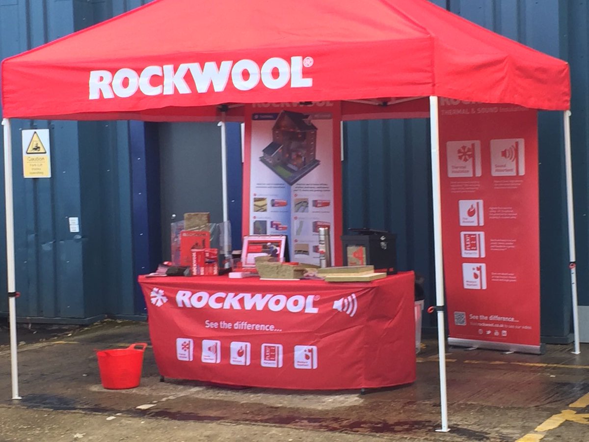 ROCKWOOLUK's tweet photo. Even the wind and rain won't stop us! A rather windy Demo morning at @Jewson Heeson, Norwich with @Tuffstuffgrp #Construction #Builders https://t.co/EhkstJTfEP