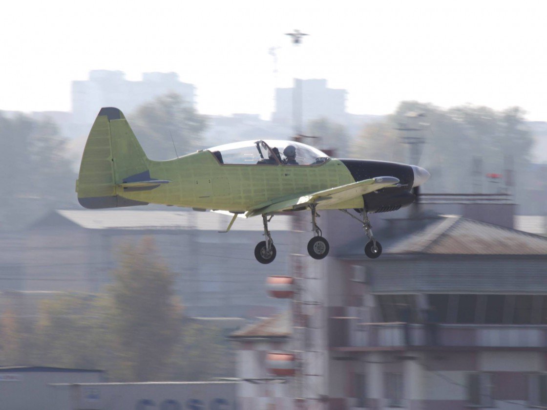الطيران التجريبي الاول للطائره الروسيه Yak-152 CthOuI0WAAAoHKa