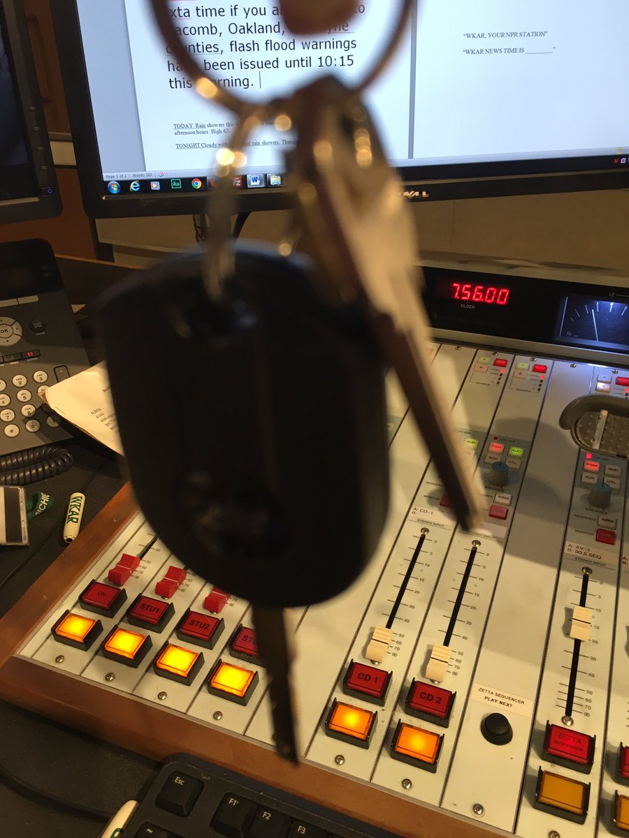 BrookeA_News's tweet image. A big shout out to Jamie @905classical for getting up at 4 AM to open the studio door! #KeysFound #CoffeeDayOnMe @KARCurrentState @WKAR