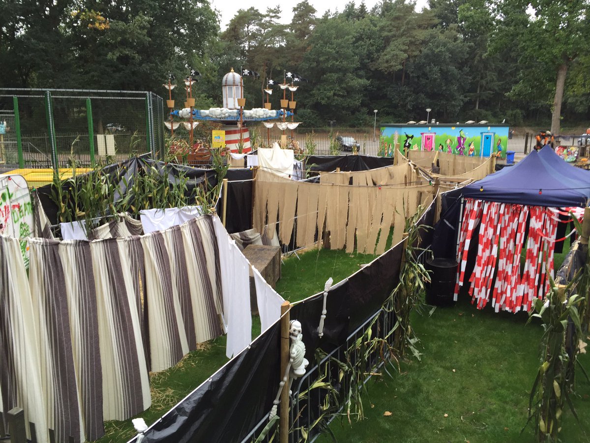 JannaLinde's tweet photo. Gisteren druk geweest met de decoratie van @DrouwenerzandNL 💪🏻🎃🌽 https://t.co/ldv3hjmBDT