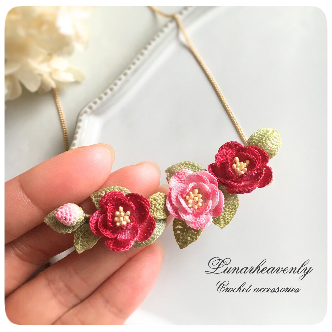 レース編み作家Lunarheavenly（ルナヘヴンリィ椿のブローチ＆ネックレス レース編み作家Lunarheavenly（ルナヘヴンリィ椿のブローチ