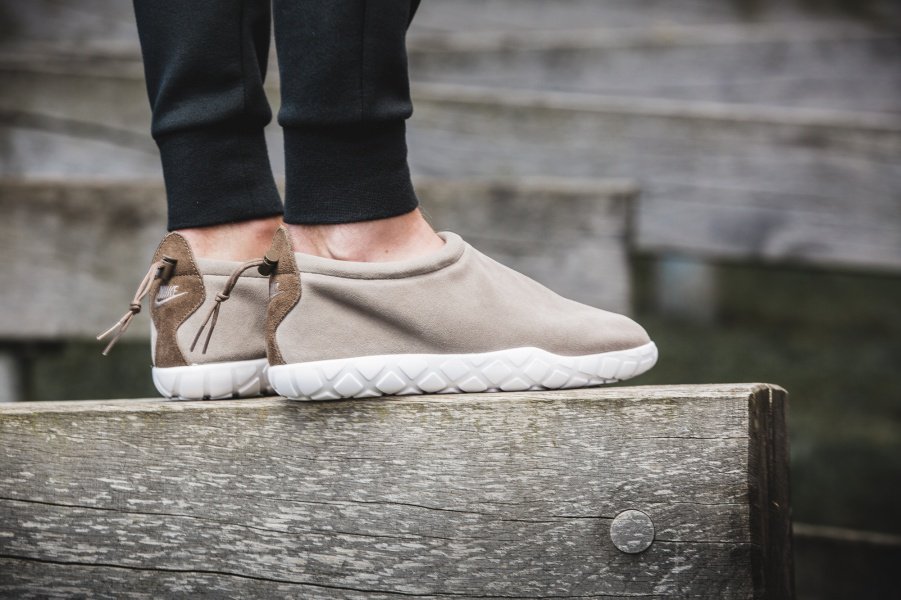 スニーカーウォーズ ナイキ エアモック ウルトラ ブラック ベージュ T Co Miwdxae5hx Sneakerwars スニーカー Nike