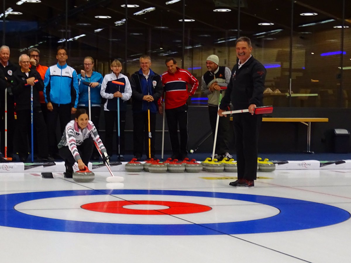 What a great start into the new season - acting worldchampion Binia Feltscher from #TeamFlims playing the 1st stone.