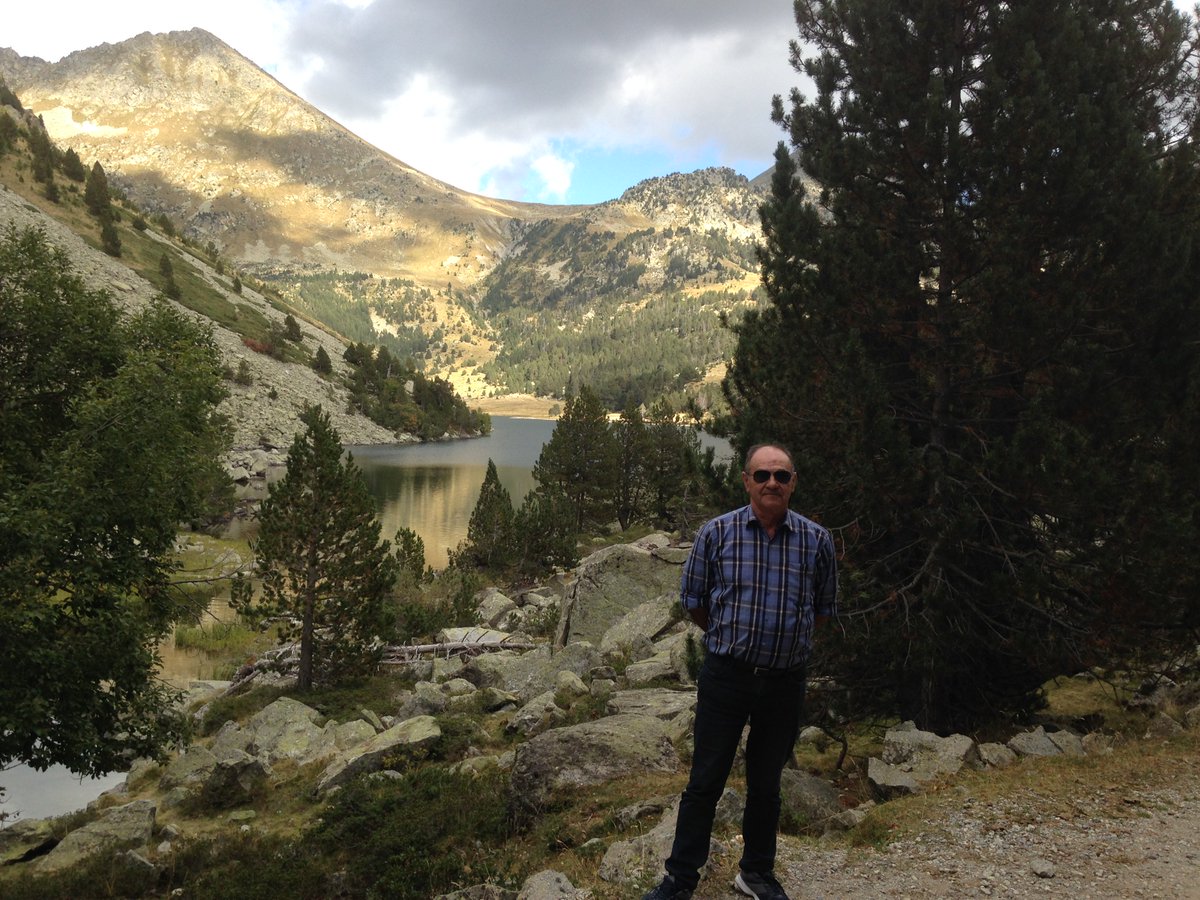 pagesmonfar's tweet photo. Parc natural Vall de Boi La sequera comensa a generar perill , els pins deixen anar molta fulla i falta molta aigua https://t.co/FvSCgkwER1